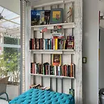 Mad Nomad Hostel