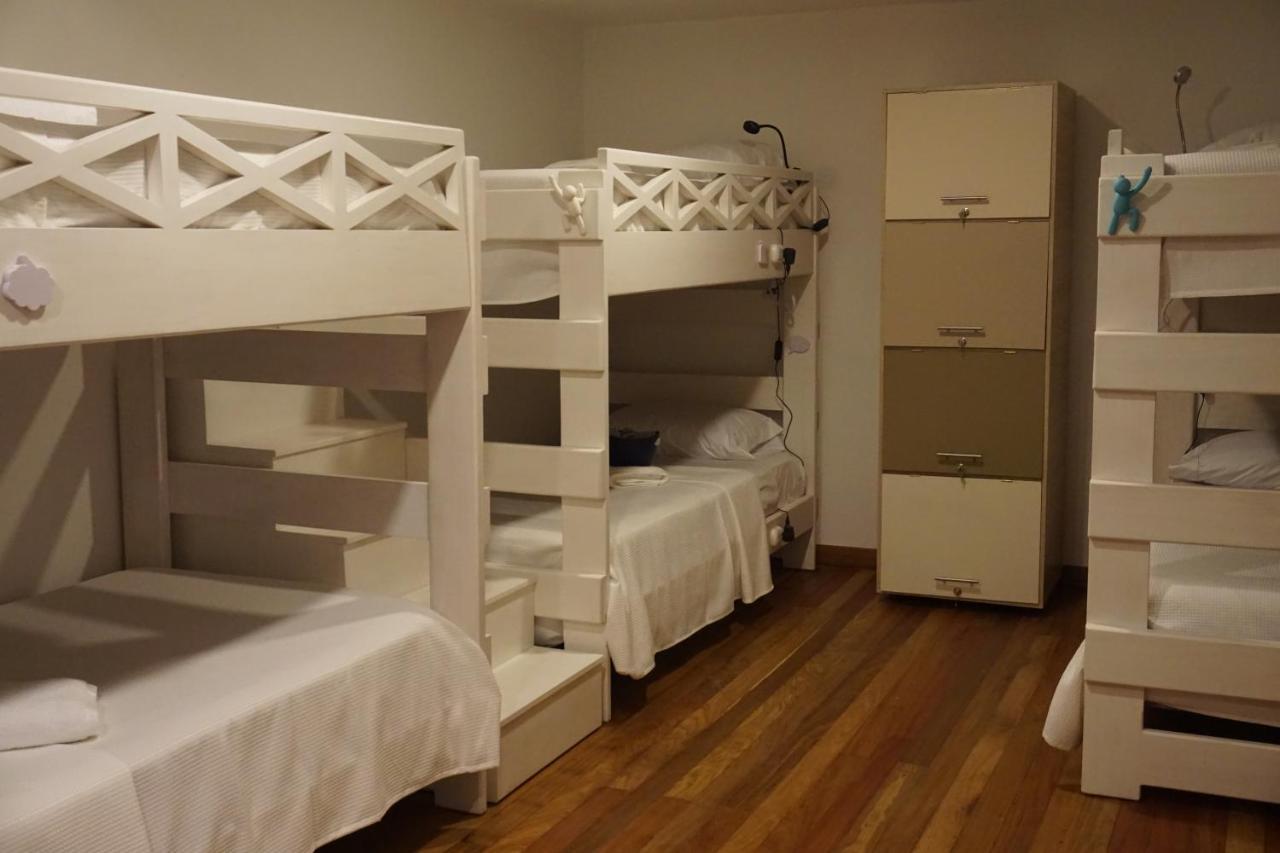 Mad Nomad Hostal *